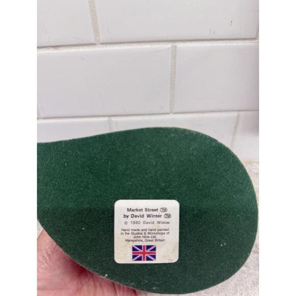 Vintage David Winter Hand painted Collectible: Market Street 1980. Pre-owned - Picture 4 of 5